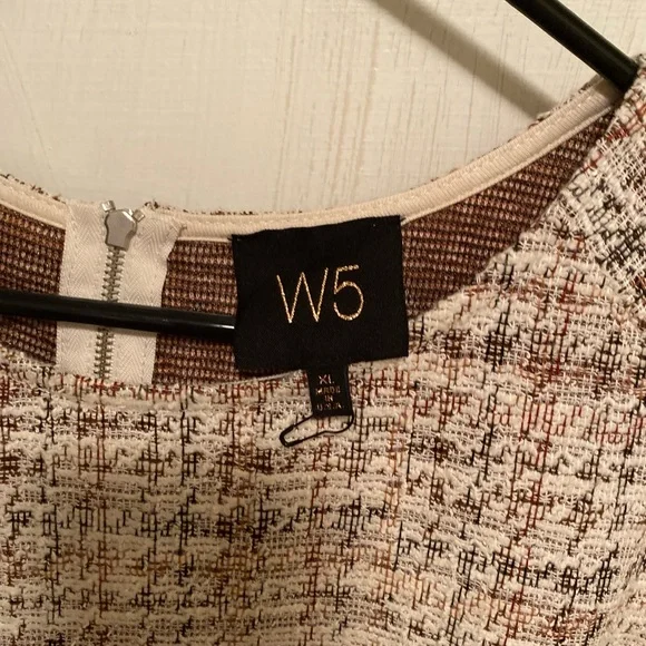 Woven Shell Top with Exposed Zipper and Fringe Detail - Picture 7 of 9